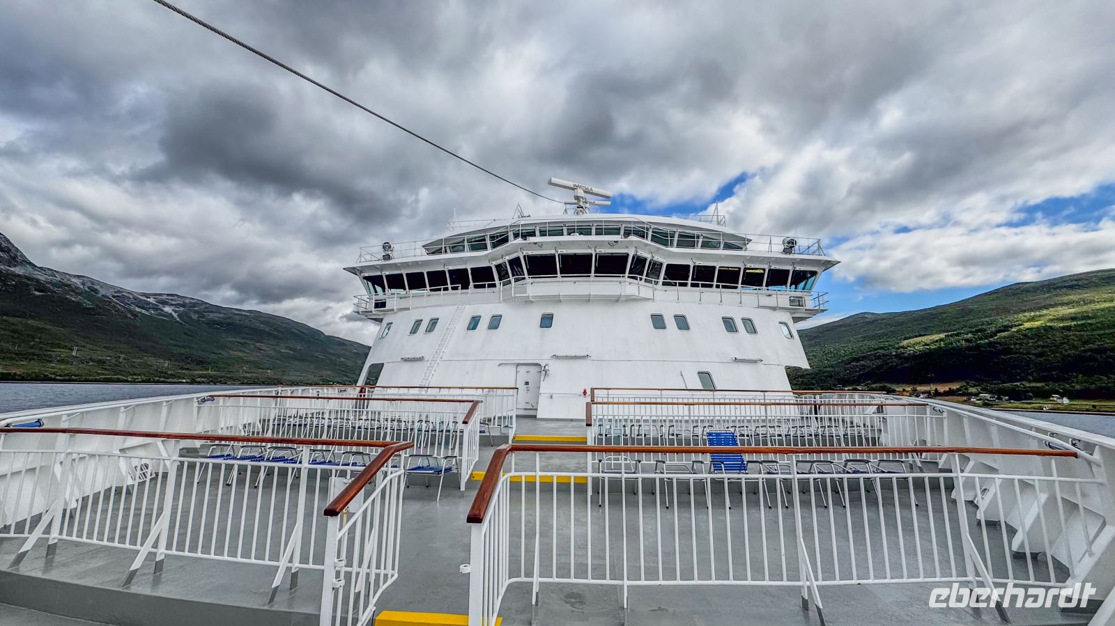 M/S Finnmarken auf der Panoramastrecke im Langsund (Troms) &ndash; &copy; Martin Büchner (Eberhardt TRAVEL)