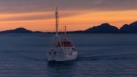 Forschungsschiff und ehemaliger Robenfänger M/S Polarstar vor Florø &ndash; &copy; Martin Büchner (Eberhardt TRAVEL)