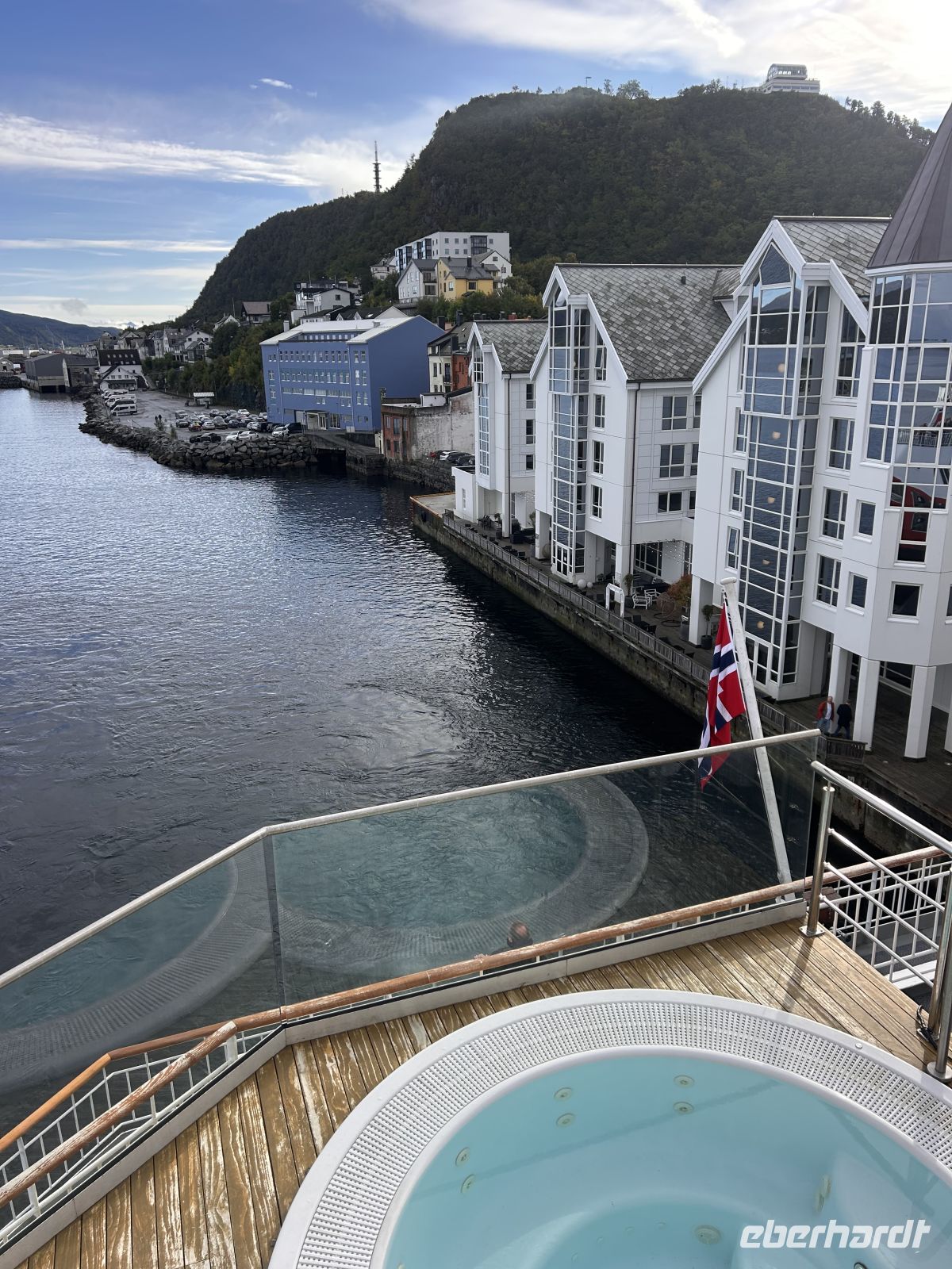 Kurzer Stopp in Alesund &ndash; &copy; Carola Gastmeier (Eberhardt TRAVEL)