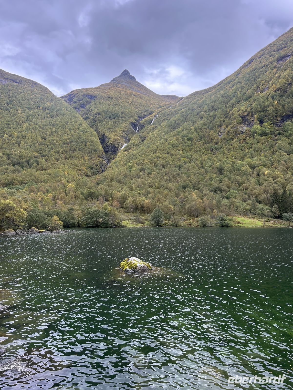 Überall Wasserfälle  &ndash; &copy; Carola Gastmeier (Eberhardt TRAVEL)