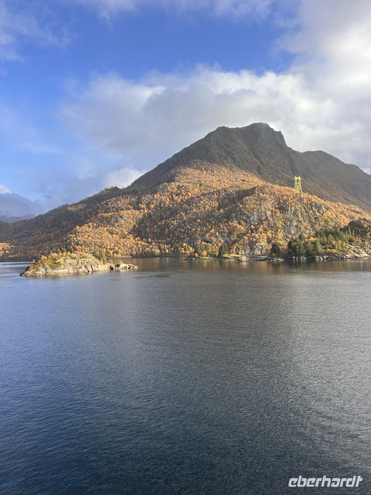 Weiter geht die Fahrt mit der Kong Harald Richtung Lofoten  &ndash; &copy; Carola Gastmeier (Eberhardt TRAVEL)