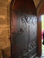 Ein Ellenmass an der Kirchtür  &ndash; &copy; Carola Gastmeier (Eberhardt TRAVEL)