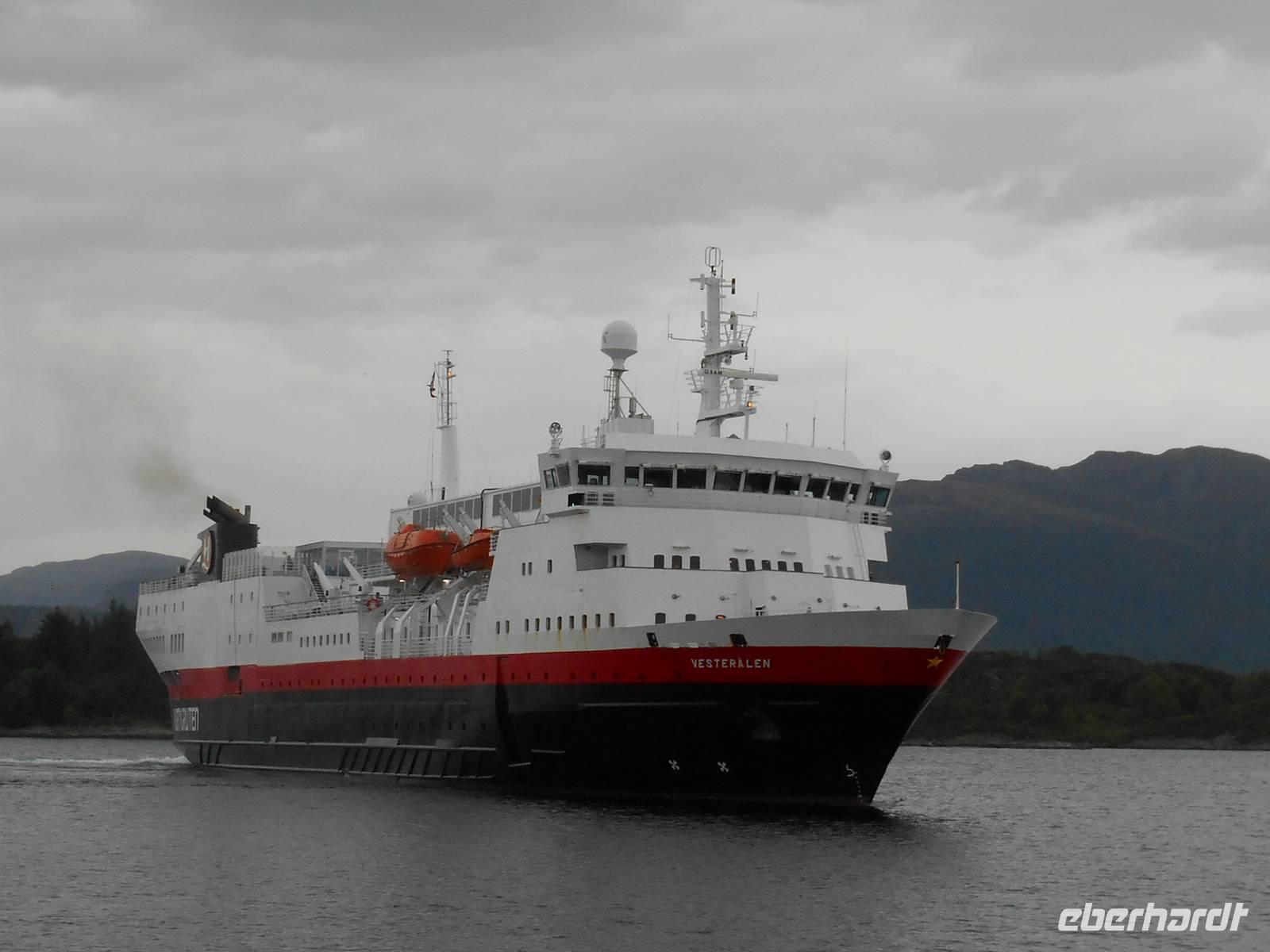 Hurtigruten-Schiff 