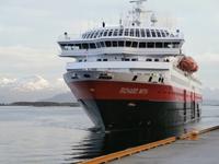 Hurtigrutenschiff  Richard With in Molde &ndash; &copy; Ingrid Langer (Eberhardt TRAVEL)