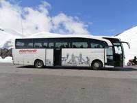 Eberhardt Bus an der Djupvasshytta im Schnee &ndash; &copy; Ingrid Langer (Eberhardt TRAVEL)