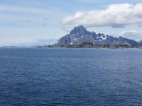 20.06.15: Adieu Lofoten ... Abfahrt des Fährschiffs gegen Skutvik &ndash; &copy; Bernhard Sieber (Eberhardt TRAVEL)