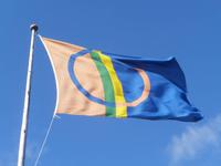 Flagge der Samis &ndash; &copy; Ingrid Langer (Eberhardt TRAVEL)