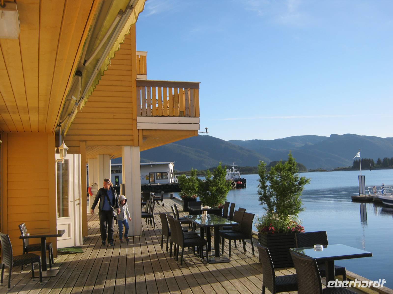 unser Hotel in Floro &ndash; &copy; Bernhard Rink (Eberhardt TRAVEL)