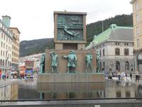 Bergen (Denkmal zu den Seeleuten) &ndash; &copy; Katrin Deutschbein (Eberhardt TRAVEL)