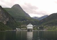 Geirangerfjord und Kreuzfahrtschiff &ndash; &copy; Björn Jansen (Eberhardt TRAVEL)