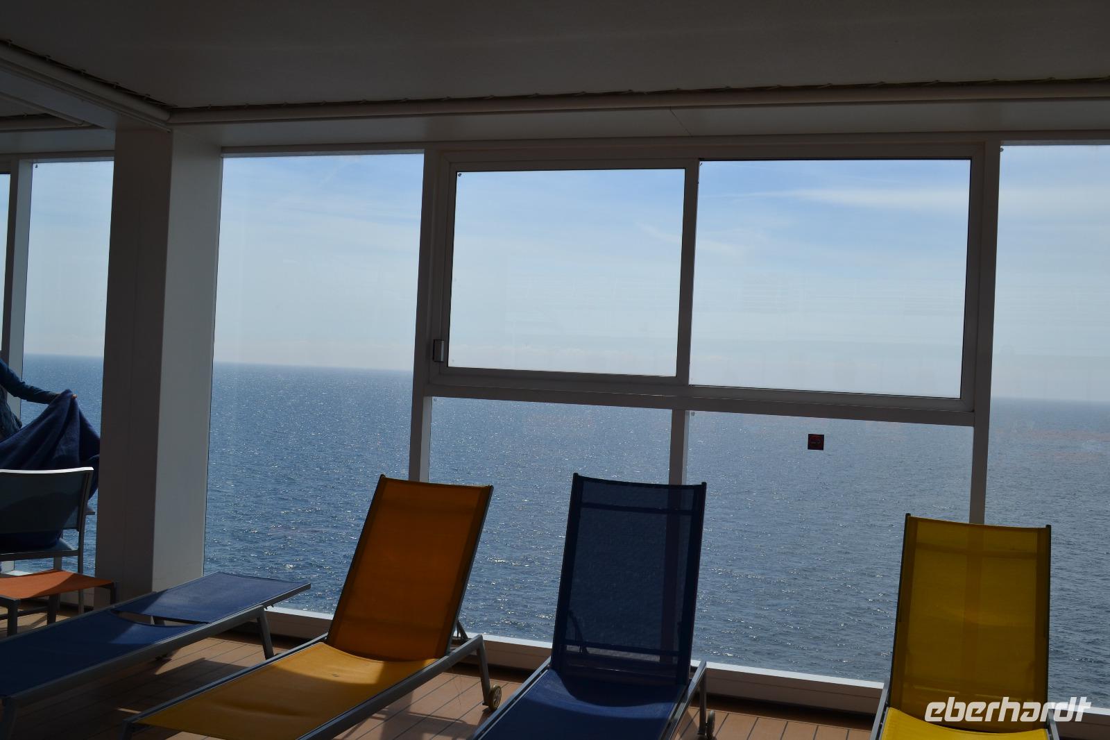 Pooldeck - Mein Schiff 3 (2) &ndash; &copy; Laura Wonneberger (Eberhardt TRAVEL)