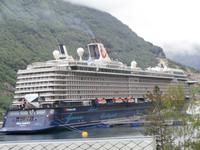 Geirangerfjord Mein Schiff 5 &ndash; &copy; Ingrid Langer (Eberhardt TRAVEL)