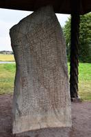 010 Rök, Runenstein &ndash; &copy; Konrad Füssel (Eberhardt TRAVEL)