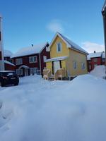 Hurtigrute, Tromsö, kleinstes Haus &ndash; &copy; Ria Heilmann (Eberhardt TRAVEL)