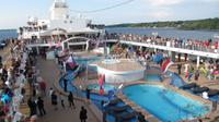Auslaufen in Kiel - Kieler Bucht - Mein Schiff 2 - Pooldeck &ndash; &copy; Annette Weise (Eberhardt TRAVEL)