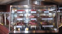 Schiffsrundgang - Steakhouse Surf und Turf  - Fleischtheke &ndash; &copy; Annette Weise (Eberhardt TRAVEL)