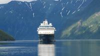 Hellesylt- Mein Schiff kommt aus dem Geirangerfjord &ndash; &copy; Annette Weise (Eberhardt TRAVEL)