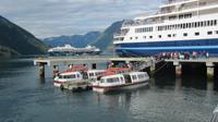 Hellesylt- Mein Schiff - Tenderboote &ndash; &copy; Annette Weise (Eberhardt TRAVEL)