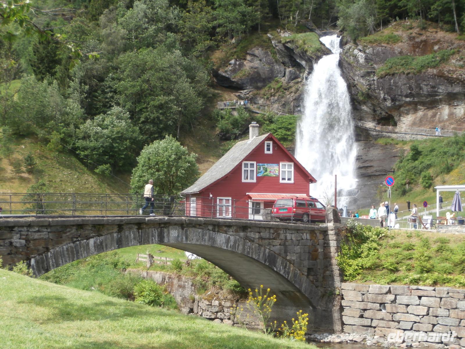 Steindalsfossen &ndash; &copy; Ingrid Langer (Eberhardt TRAVEL)