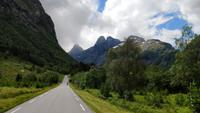 236 Auf dem Weg zur Trollstige, Drei Brüder &ndash; &copy; Konrad Füssel (Eberhardt TRAVEL)