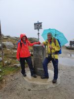 Ria und Uli am Grenzstein &ndash; &copy; Ria Heilmann (Eberhardt TRAVEL)