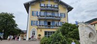 Tegernsee, Rathaus mit Hochzeit &ndash; &copy; Ria Heilmann (Eberhardt TRAVEL)
