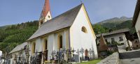 St.Nikolaus Kirche mit Friedhof in Kematen &ndash; &copy; Ria Heilmann (Eberhardt TRAVEL)