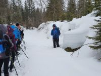 hier erklärt uns Sebastian den Aufbau des Schnees &ndash; &copy; Ria Heilmann (Eberhardt TRAVEL)