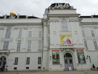Die Nationalbibliothek  &ndash; &copy; Martina Pötschke (Eberhardt TRAVEL)