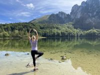 Yoga am Laudachsee - Reisebegleitung Vicky &ndash; &copy; Vicky Kern (Eberhardt TRAVEL)