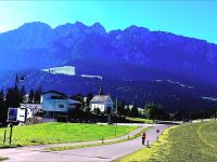 Tag 6: Schußfahrt an der Kirche von Rettenschöß vorbei &ndash; &copy; Dieter Braune (Eberhardt TRAVEL)