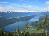 Höhenblick auf See
