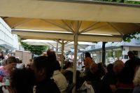 Kaffeepause, viele Menschen in der Einkaufsstrasse &ndash; &copy; Andreas Kunzmann (Eberhardt TRAVEL)