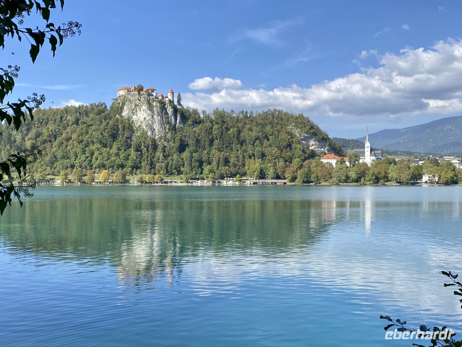 Tag 4 - Bleder See mit Blick auf die Burg &ndash; &copy; Christin Kuschka (Eberhardt TRAVEL)