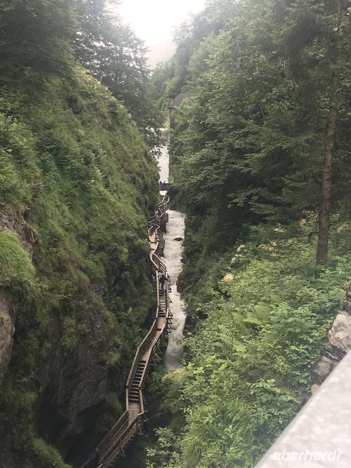 über die Kaprunaarche &ndash; &copy; Renate Schuster (Eberhardt TRAVEL)