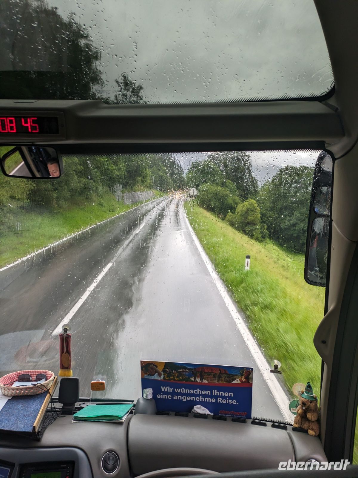 Abschied bei Regen 2 &ndash; &copy; Günter Thomas Menzel (Eberhardt TRAVEL)