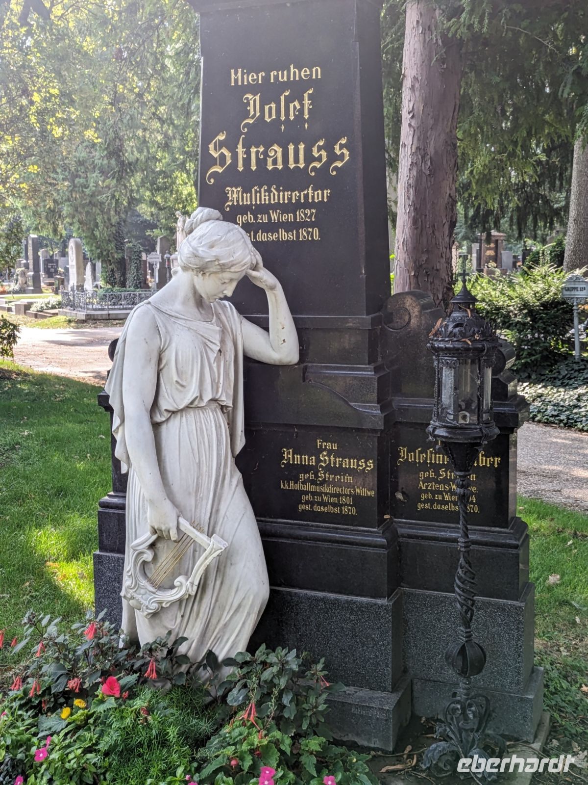 Grab von Josef Strauss &ndash; &copy; Günter Thomas Menzel (Eberhardt TRAVEL)