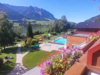 2025_Rad Walchsee-Erster Blick vom Balkon &ndash; &copy; Dieter Braune (Eberhardt TRAVEL)