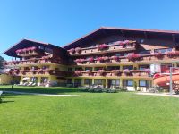 2025_Rad Walchsee-Hotel Bellevue-Seeseite &ndash; &copy; Dieter Braune (Eberhardt TRAVEL)