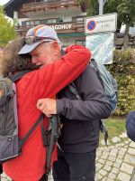 herzliche Verabschiedung von Charlie &ndash; &copy; Renate Grafe (Eberhardt TRAVEL)
