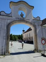 Eingang Heiligenkreuz 
