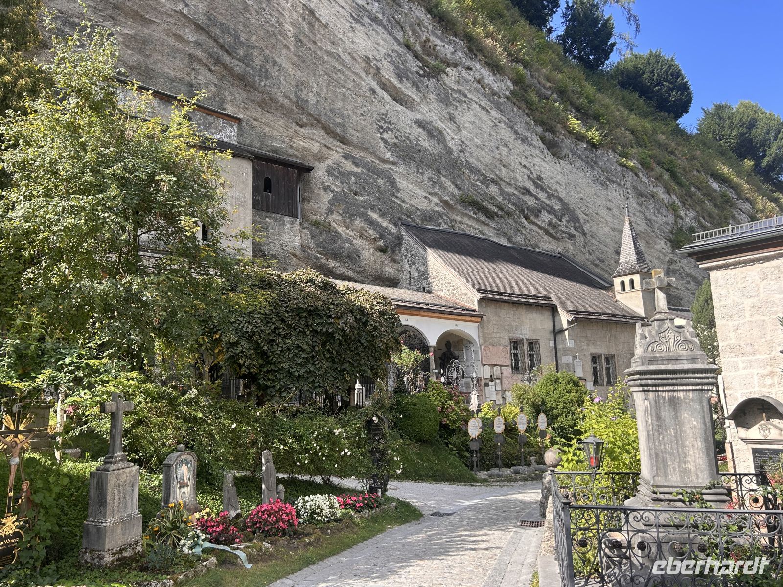 Die Gräber direkt am Berghang  &ndash; &copy; Carola Gastmeier (Eberhardt TRAVEL)
