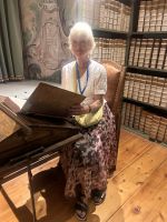 Wir dürfen darin blättern  &ndash; &copy; Carola Gastmeier (Eberhardt TRAVEL)
