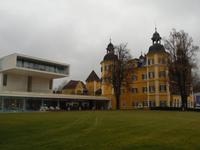 moderne Anbauten am 