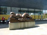 Reclining Woman von Fernando Botero &ndash; &copy; Steffi Zimmermann (Eberhardt TRAVEL)