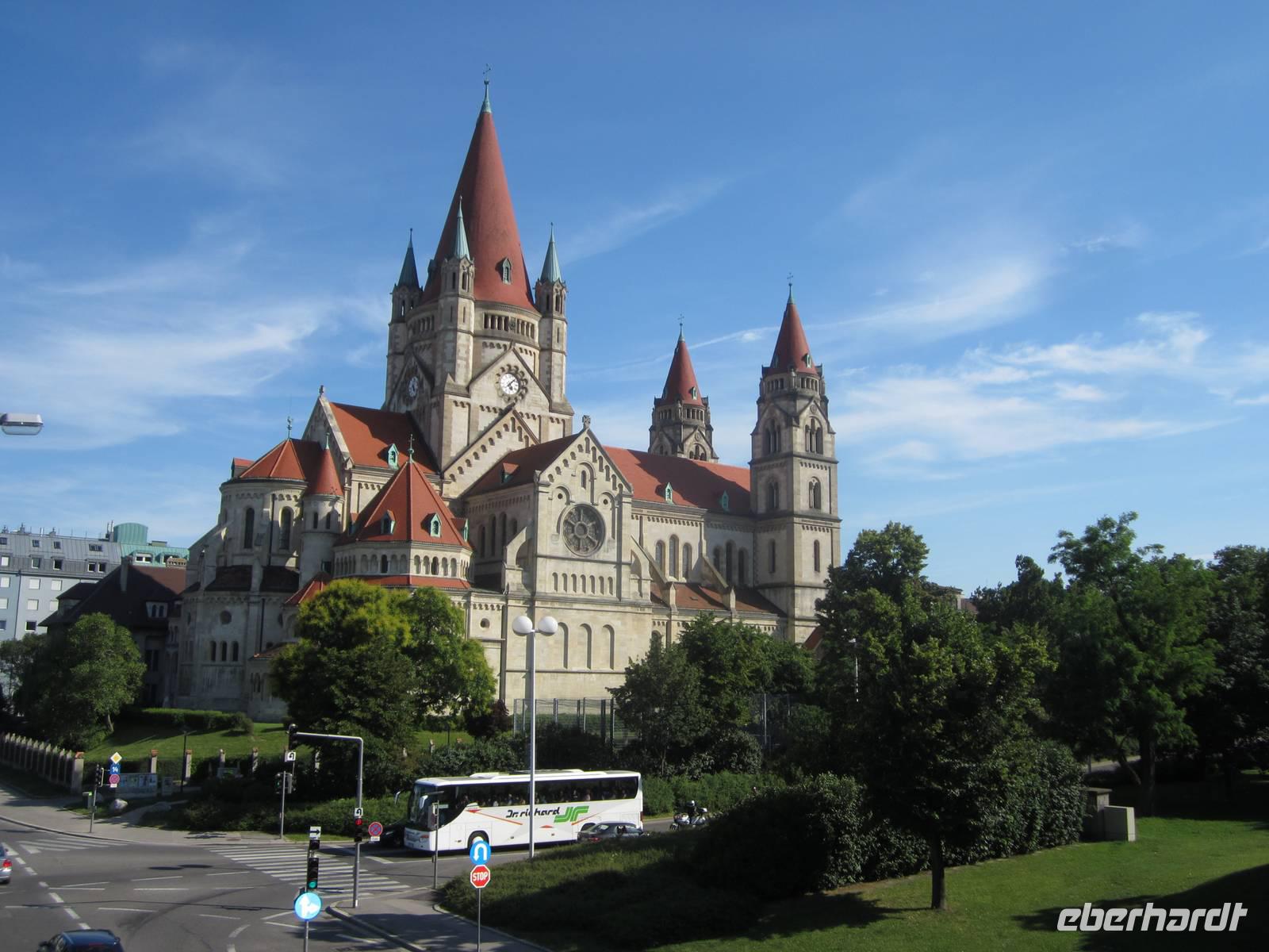 Wien_Unsere Heimfahrt führt noch einmal an der Franz von Assisi Kirche vorbei &ndash; &copy; Gisela Gerlach (Eberhardt TRAVEL)