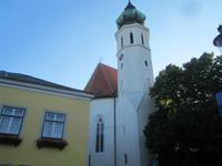 Grinzing_Pfarrkirche &ndash; &copy; Gisela Gerlach (Eberhardt TRAVEL)