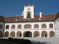096 Eingang zum Kloster &ndash; &copy; Uta Leßke (Eberhardt TRAVEL)