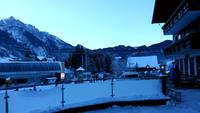 087 Abtenau, abends am Hotel