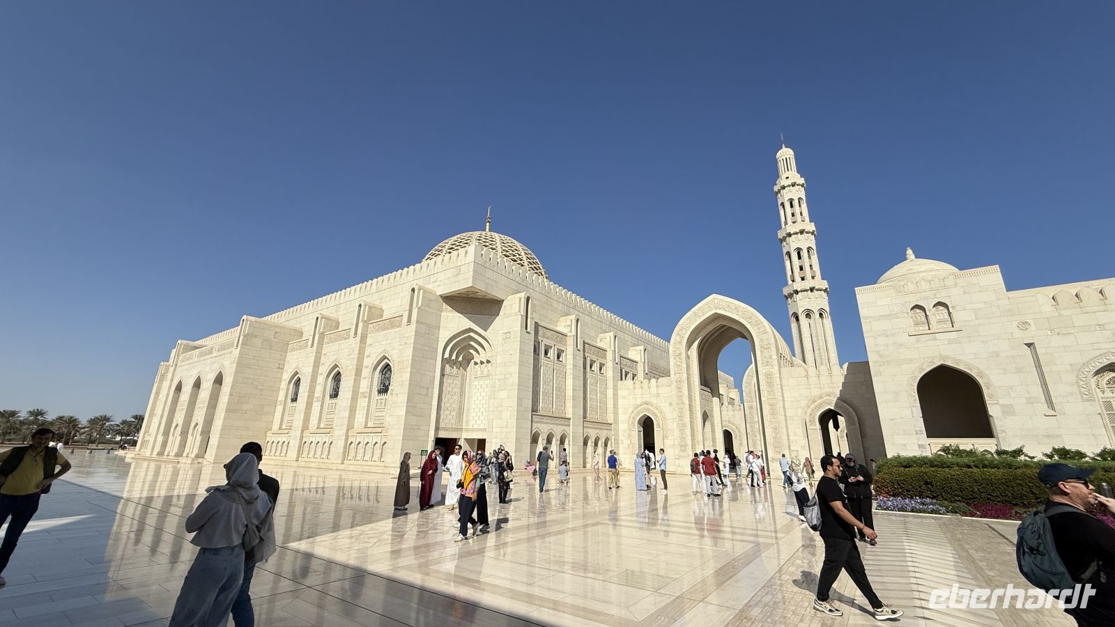 Besichtigung der Sultan-Qabus-Moschee &ndash; &copy; Jacob Spangenberg (Eberhardt TRAVEL)